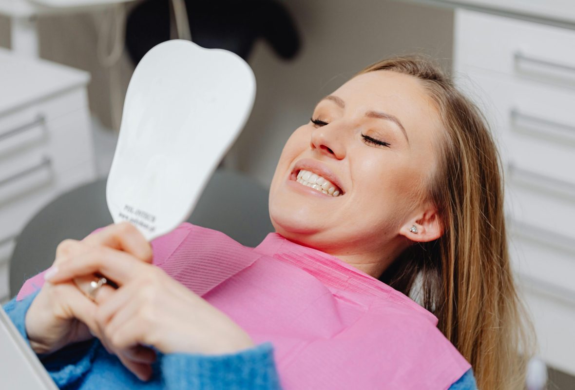 5 hábitos diarios para cuidar tu sonrisa todo el año